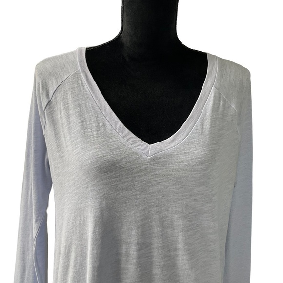 🎉 SALE PINK Victoria’s Secret Long Sleeve Lightweight Tee in Pale Purple Small - Picture 3 of 5